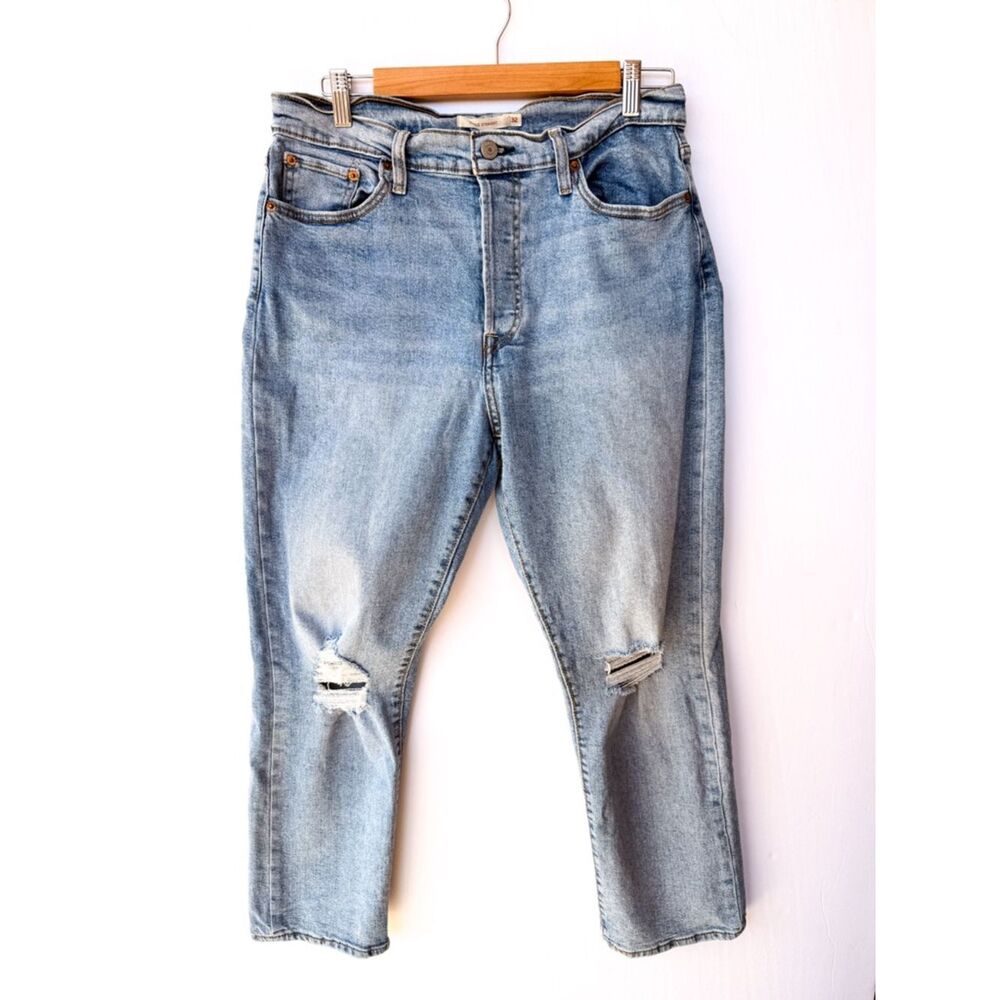 Levi’s Wedgie Straight Light Wash Denim Stretch Jeans  Size 32